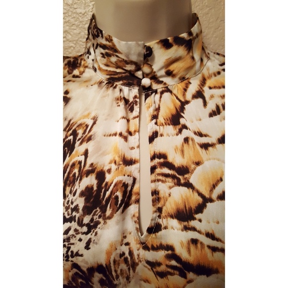 Vince Camuto Animal Print Top - Picture 2 of 4